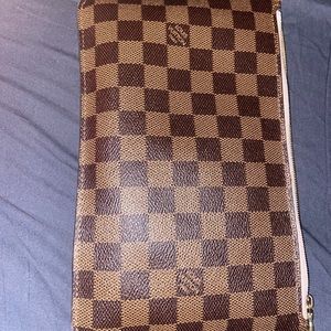 Authentic Louis Vuitton Clutch in Damier